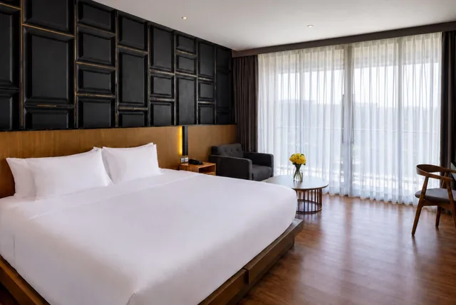 غرفة ديلوكس، Wyndham Grand Nai Harn Beach Phuket 1/10