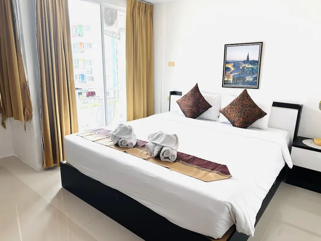 غرفة كلاسيكية بسرير مزدوج وسرير فردي بشرفة، SWISS HOUSE 8/10