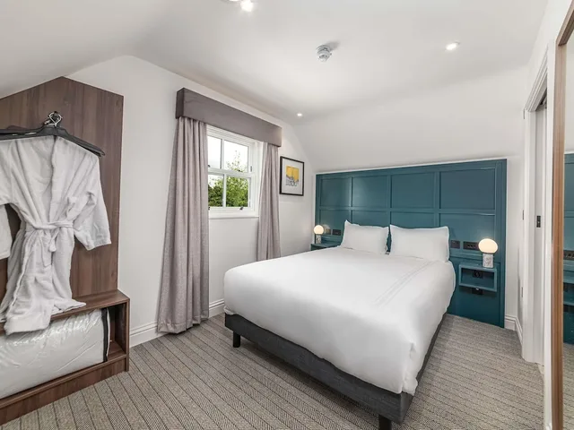 غرفة بريفيليج بسرير كينج، Mercure Salisbury White Hart Hotel 1/10