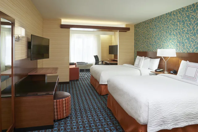 جناح بسريرين كوين مع أريكة، Fairfield Inn & Suites Niagara Falls 2/6