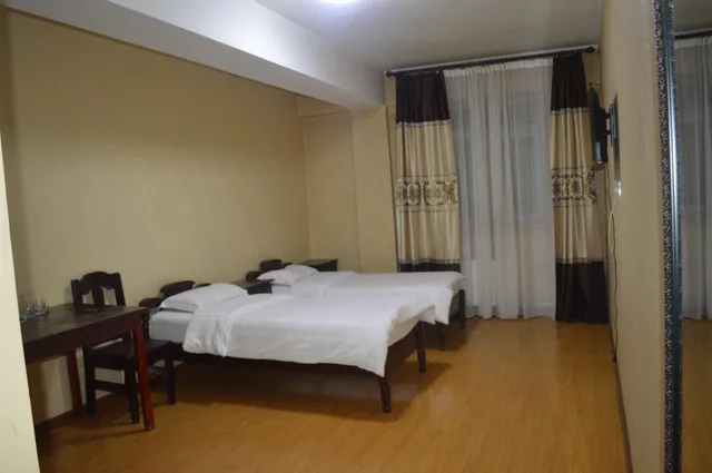 غرفة بسريرين منفصلين بحمام خاص، Land Hotel 1/1