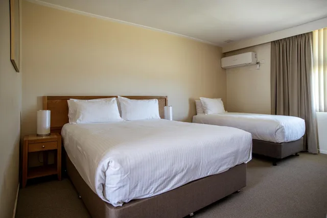 Standard, 1 Queen and 1 Single Bed, Hospitality Inn Geraldton SureStay Collection by Best Western 3/5