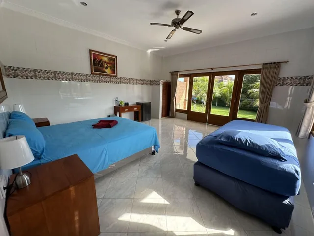 Penthouse, King Bed, Tulamben Wreck Divers 1/2