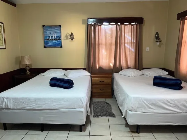 غرفة اقتصادية بسريرين كوين، Foster's West Bay Resort 1/5