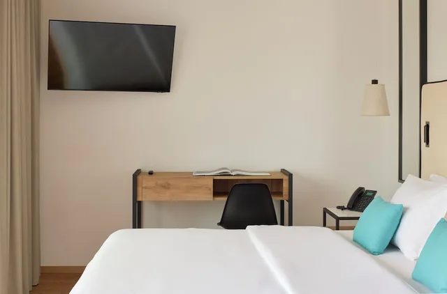 Sol, Queen Bed, Pool View, Sol Tropikal Durres 1/3