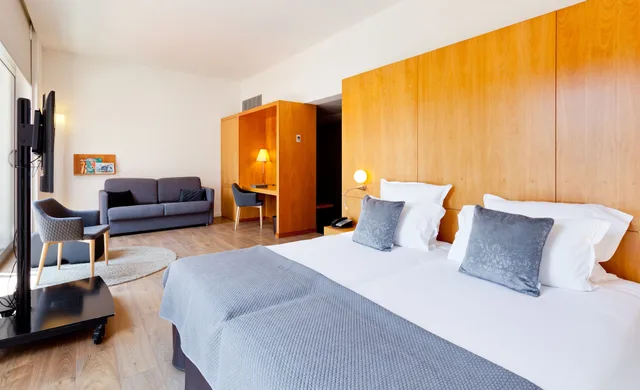 غرفة عائلية، Condes de Barcelona 1/3