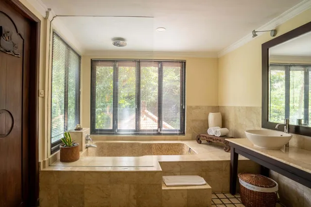 فيلا بسرير كينج بإطلالة على النهر بغرفتي نوم بمسبح خاص، Villa Semana Resort Ubud 7/8