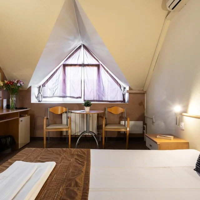 غرفة مفردة، Brod Hotel 8/20