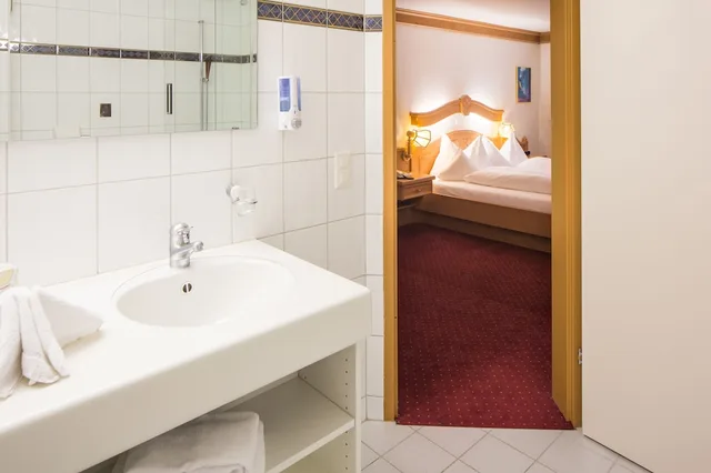 غرفة قياسية ثلاثية بسرير كينج مع أريكة، Grindelwalderhof 9/10