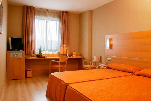 غرفة سوبيريور بشرفة، Hotel Posadas de Espana Malaga 1/1