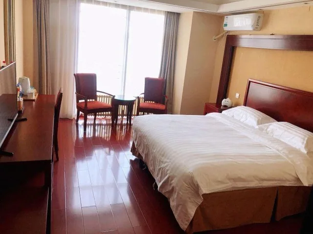 Superior, King and Queen Bed, GreenTree Inn Beijing Haidian District Lincui Road Hotel 1/3