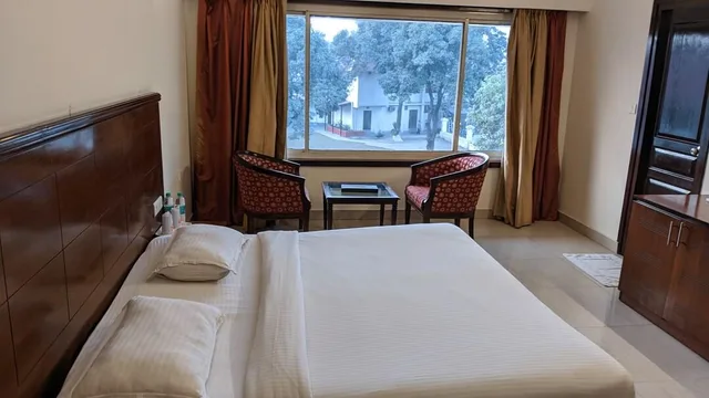 غرفة ملكية بسرير كينج، Hotel Sonia, Rudrapur 1/1