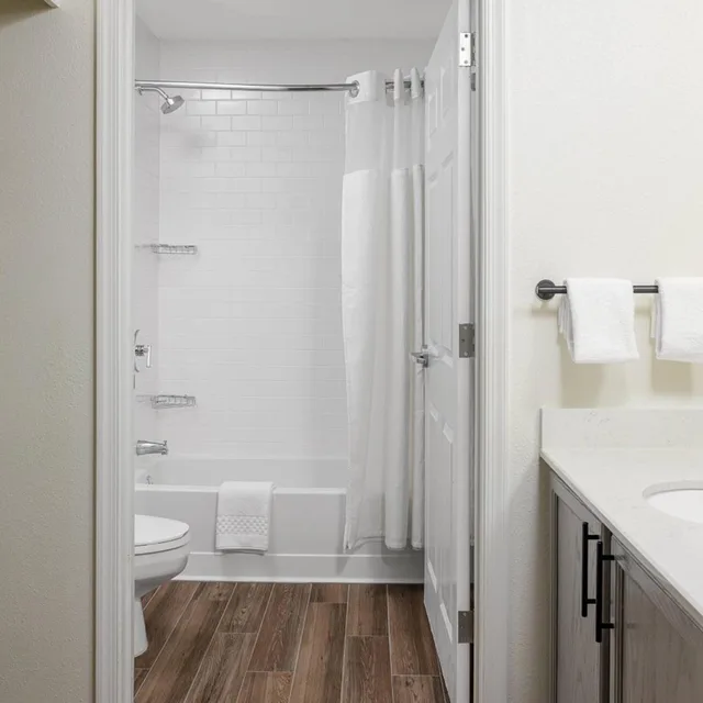 جناح بسريرين مزدوجين بغرفة نوم واحدة مع أريكة، Residence Inn By Marriott New Rochelle 4/4