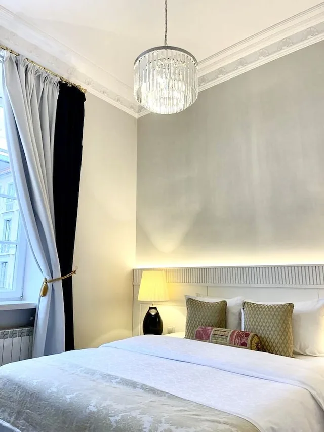 1 Bedroom, Luxury, Executive, Suite, Queen Bed, Old Square View, Sofa، Luxury Apartments Mondrian Market Square 1/10