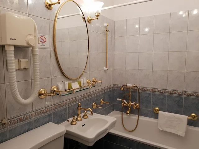 Room, Twin Beds, H15 Hotel Francuski 2/2