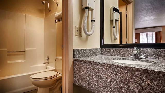 غرفة قياسية بسرير كينج، Best Western Royal Inn 9/10