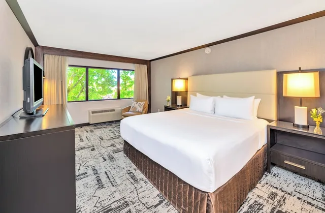 غرفة بريميوم بسرير كوين لذوي الإعاقة، Crowne Plaza Foster City San Mateo 1/6