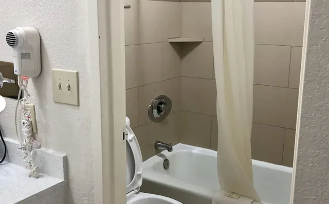 غرفة أساسية بسرير كينج، Quality Inn West Fort Worth, TX 5/5