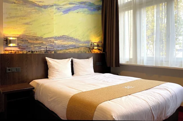 غرفة قياسية بسرير كوين، Hotel Van Gogh 1/5