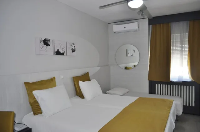 غرفة متصلة قياسية بأربعة أسرّة، Capsis Hotel Thessaloniki 1/10