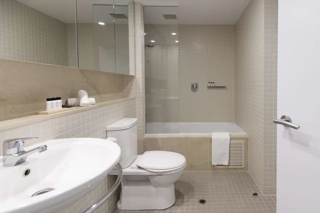 شقة بريميير بسرير كينج بإطلالة على البحر بغرفة نوم واحدة، Oaks Glenelg Plaza Pier Suites 2/2