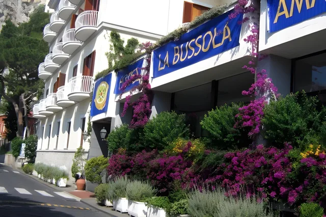 غرفة مفردة بإطلالة جزئية على البحر، Hotel La Bussola 1/4