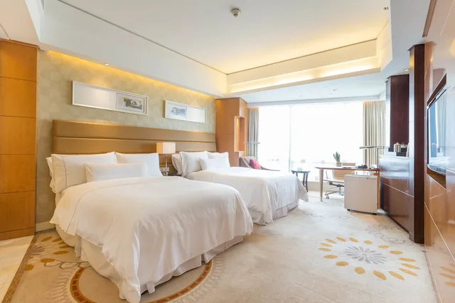 غرفة تنفيذية بسرير مزدوج بإطلالة على البحيرة، The Westin Nanjing Xuanwu Lake 4/8