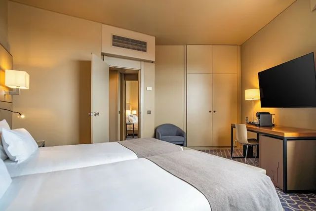 Plus, Comfort, Family, King Bed, 2 Murphy Beds, Hotel Dom Henrique Downtown 2/4