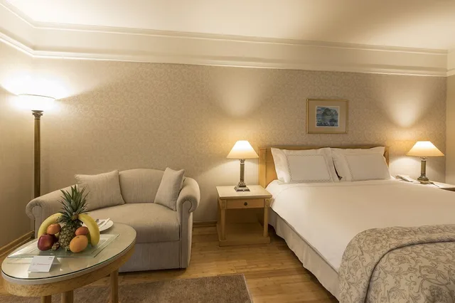 غرفة ديلوكس بسرير كوين مع أريكة، Zorlu Grand Hotel Trabzon 1/3