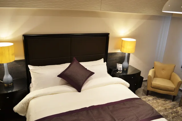 Executive, Suite, King Bed, Garden View, 2 Bathrooms, Sofa، Ambassador Hotel 1/2