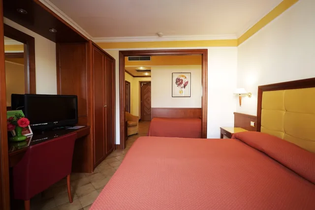 غرفة سوبيريور ثلاثية بسرير مزدوج وسرير فردي بإطلالة على الحديقة، Hotel Il Chiostro 4/5
