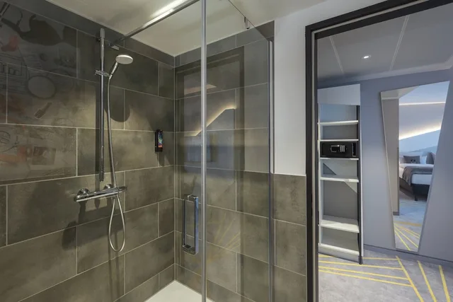 غرفة بريميوم بسرير فردي، Holiday Inn - the niu, Coin Frankfurt Ostend by IHG 3/4