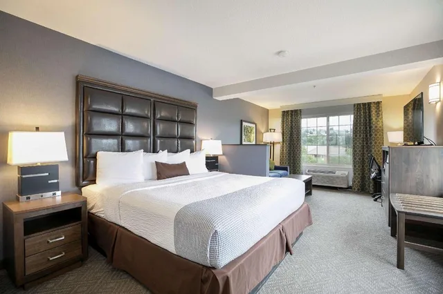 Spa, King Bed, Pool Access، Best Western Plus Northwind Inn Suites 2/10