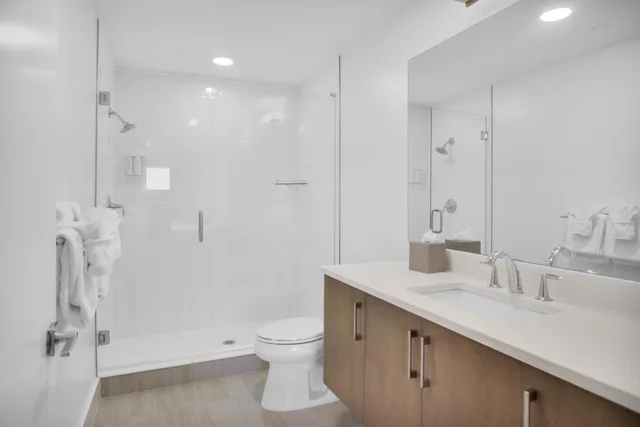 2 Bedrooms, Suite, Bay View, The Avalon Club 7/10