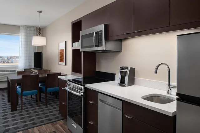 جناح بسرير كينج بإطلالة على المدينة بغرفة نوم واحدة مع أريكة، TownePlace Suites by Marriott Twin Falls 4/4