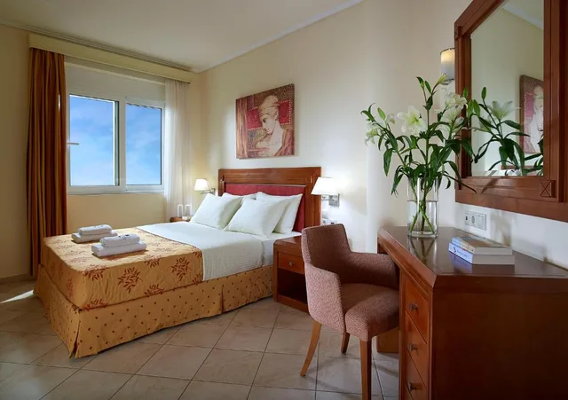 2 Bedrooms, Executive, Suite, Pool and Sea View، Avantis Suites Hotel 1/2