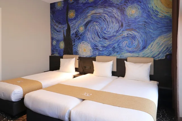 غرفة ثلاثية بثلاثة أسرّة، Hotel Van Gogh 1/5