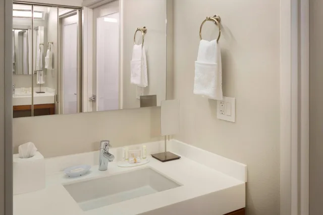 غرفة بسرير كينج، Courtyard By Marriott Palo Alto Los Altos 9/9