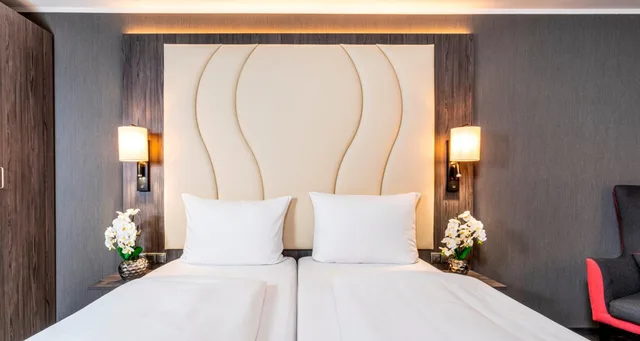 Standard, Twin Beds, Park Side، PLAZA Premium Parkhotel Norderstedt 5/8