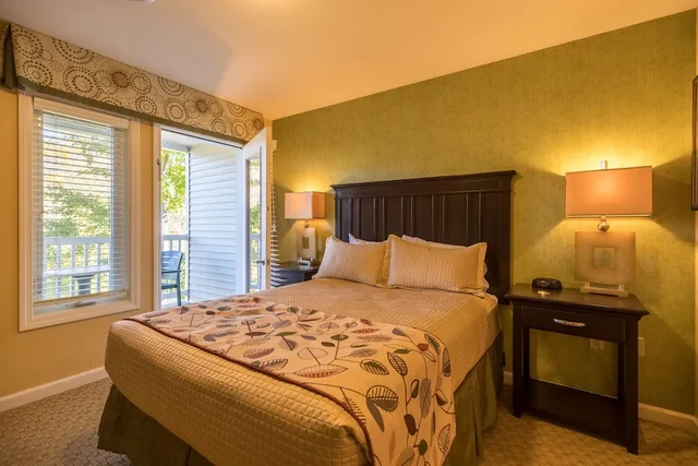 جناح ديلوكس بسرير كينج وسرير كوين بغرفتي نوم مع أريكة، Vacation Village At Berkshires 5/10