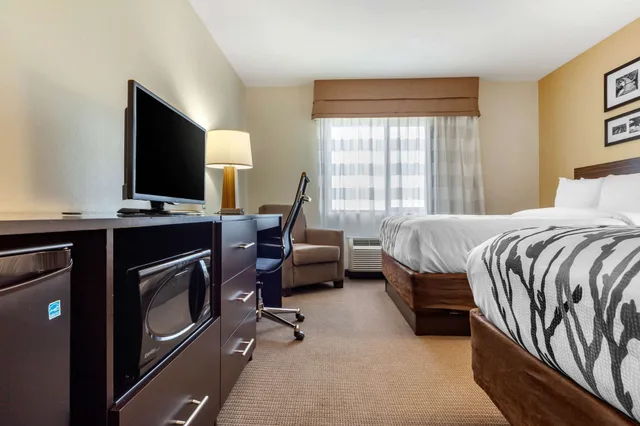 غرفة قياسية بسريرين كوين، Sleep Inn & Suites Devils Lake, ND 9/10