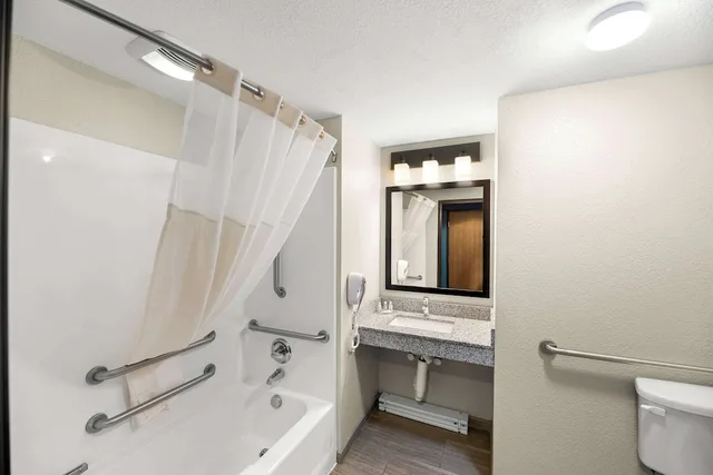 جناح بسرير كينج لذوي الإعاقة، Quality Inn & Suites Big Spring 3/3
