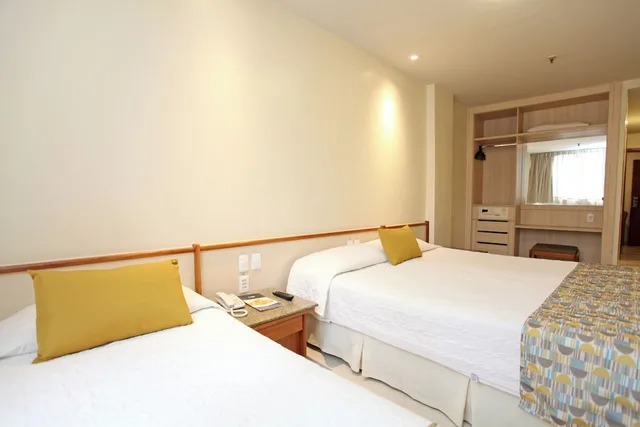 غرفة قياسية ثلاثية بثلاثة أسرّة، Mengo Palace Hotel 2/8