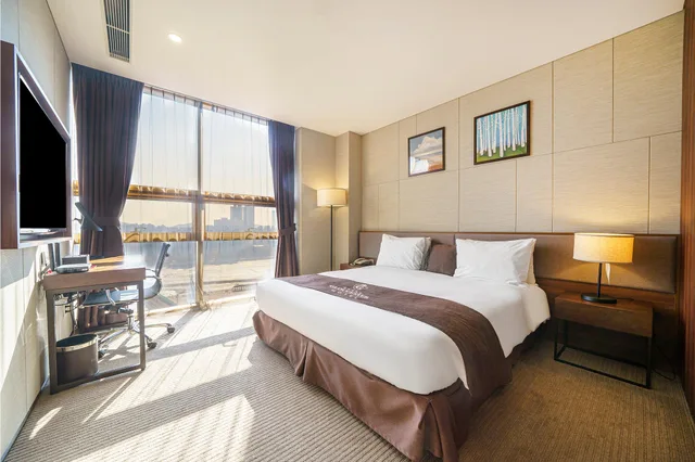 جناح ركني بسرير كوين، Gloucester Hotel Incheon 1/1