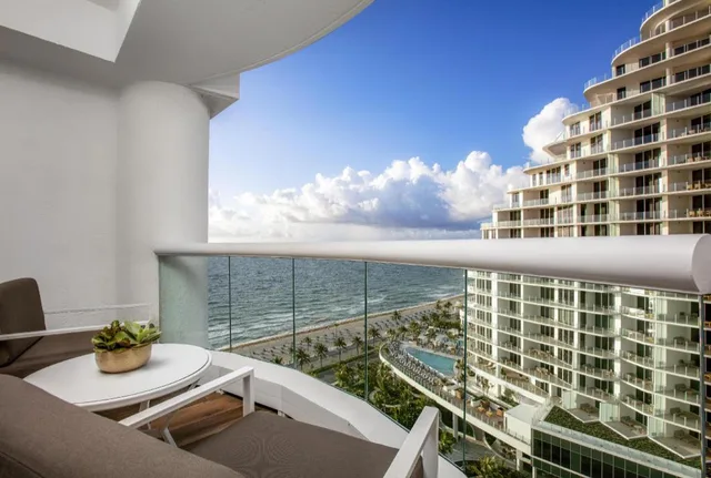 Junior Suite, Double Bed, Partial Ocean View, Sofa, Accessible, Conrad Fort Lauderdale Beach 6/6