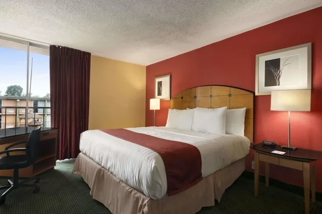 غرفة قياسية بسرير كينج، Baymont By Wyndham Salem Roanoke Area 6/10
