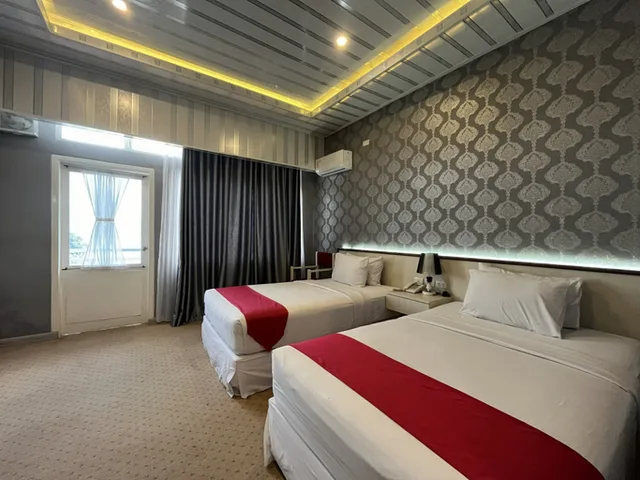 غرفة ديلوكس بسريرين منفصلين للمدخنين، Grand Tamaro Hotel Parapat 1/4