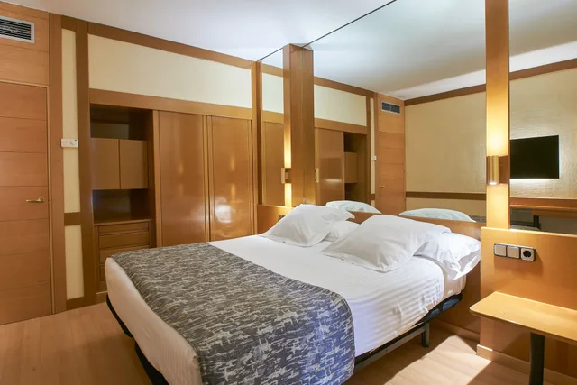 Standard, Twin Beds, Los Arcos 3/9