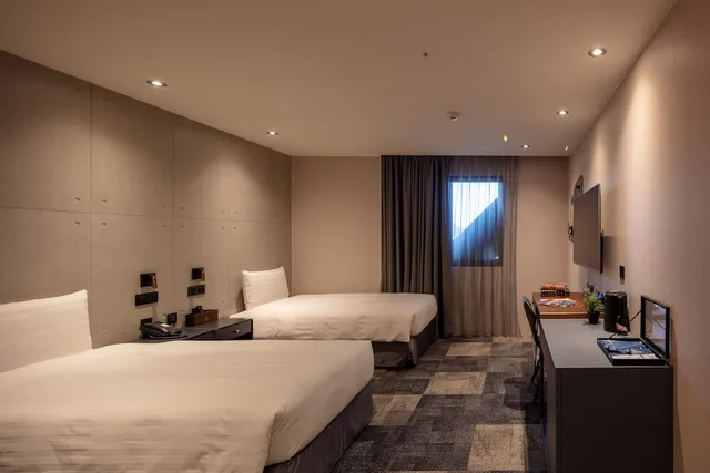 غرفة بريميوم بسريرين منفصلين، Roaders Plus Hotel Theme 1/7