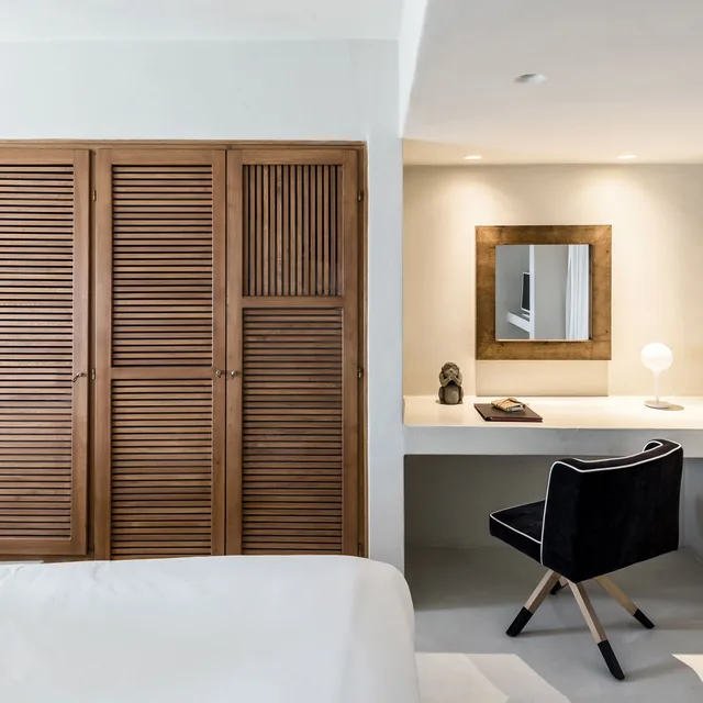 Interior, Royal, Caldera or Pool View, Plunge Pool، West East Suites - Adults Only 5/5